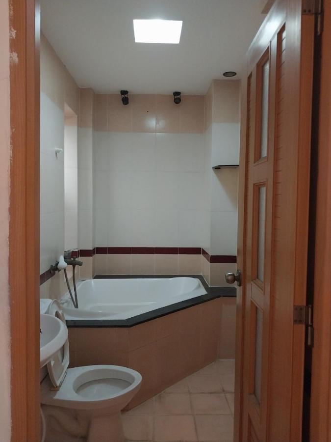 Khach San Mai Hoang 2 Hotel Хошимин Екстериор снимка